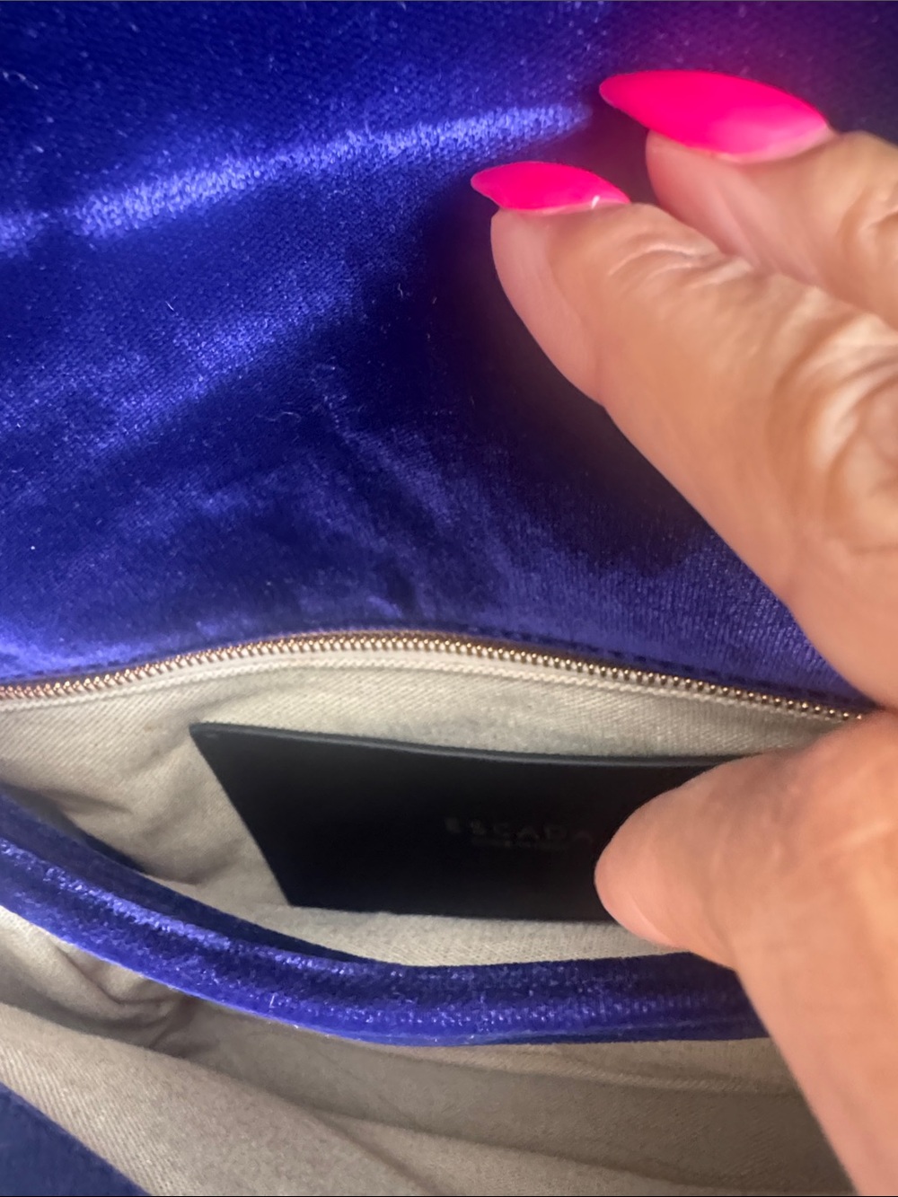 Almost new Escada Luxury Velvet Heart-Accent Shoulder Bag in Deep Purple - Picture 4 of 4